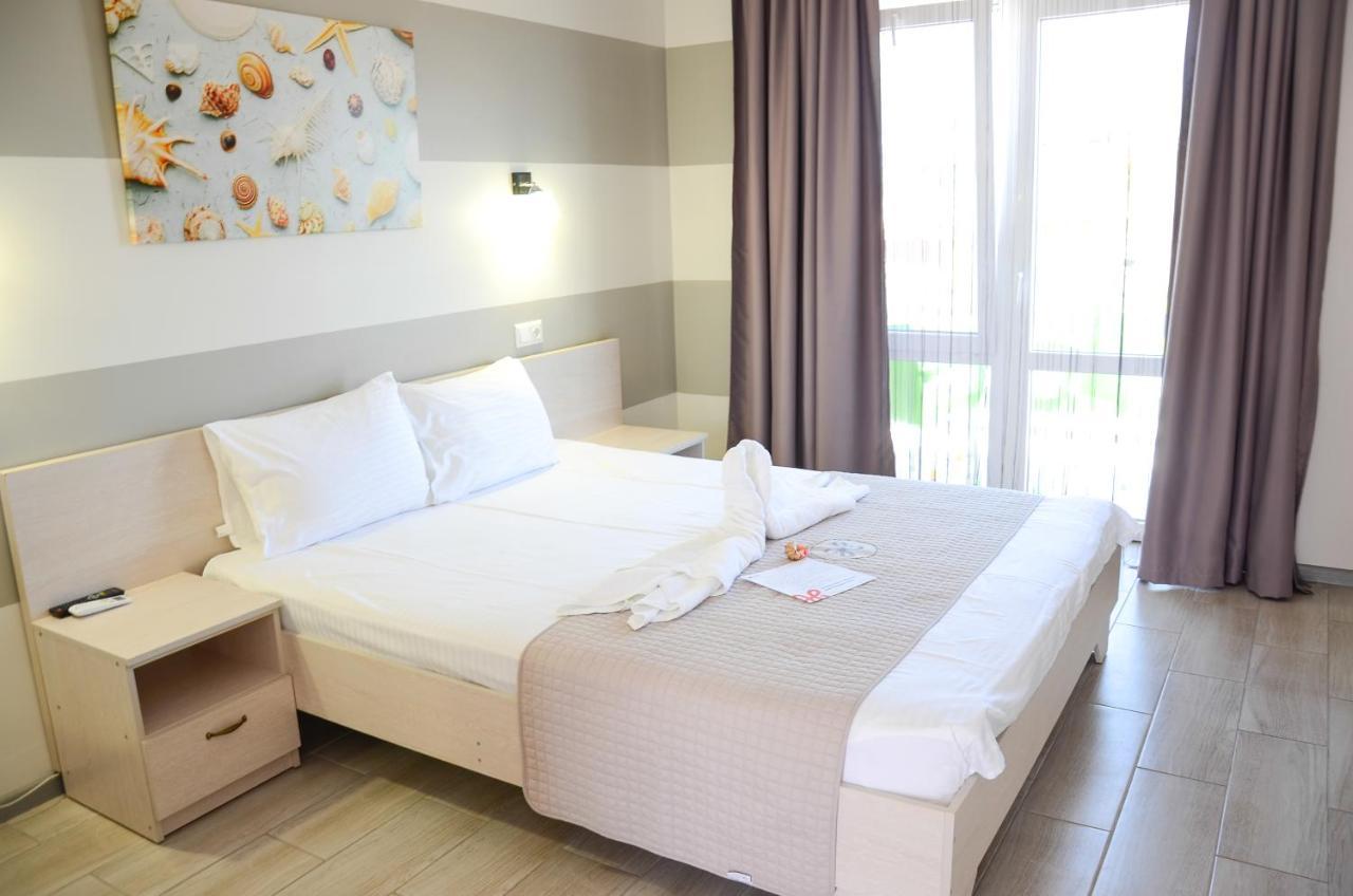 Family Hotel Happy Inn Zatoka Extérieur photo
