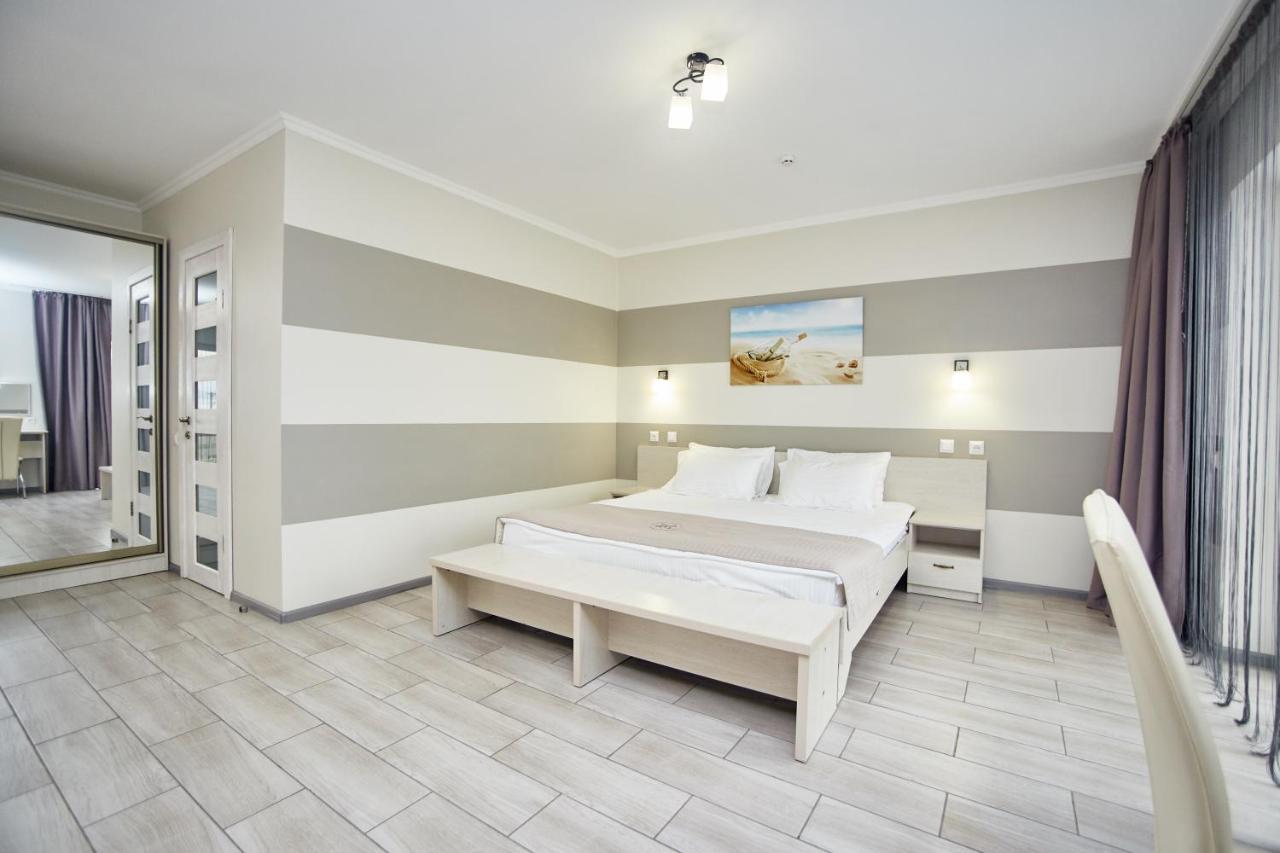 Family Hotel Happy Inn Zatoka Extérieur photo