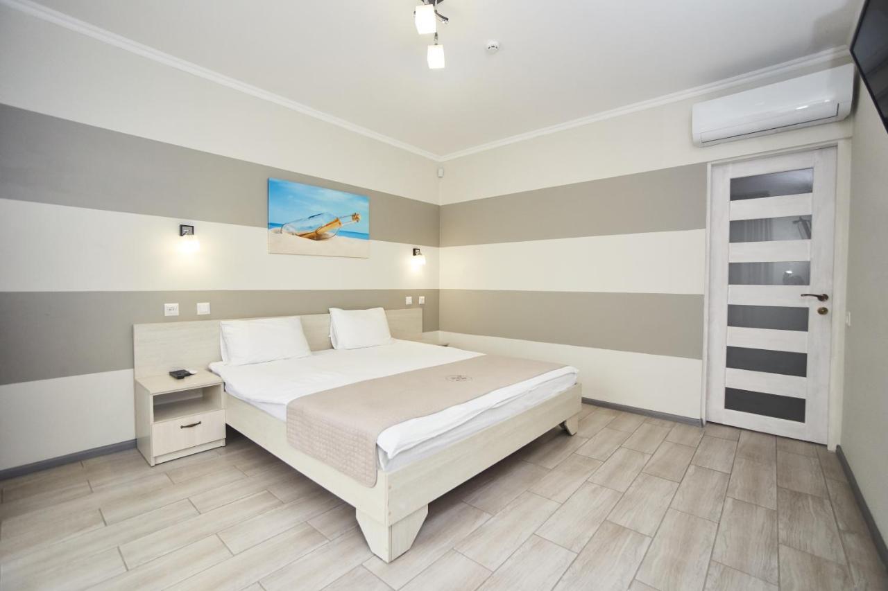 Family Hotel Happy Inn Zatoka Extérieur photo