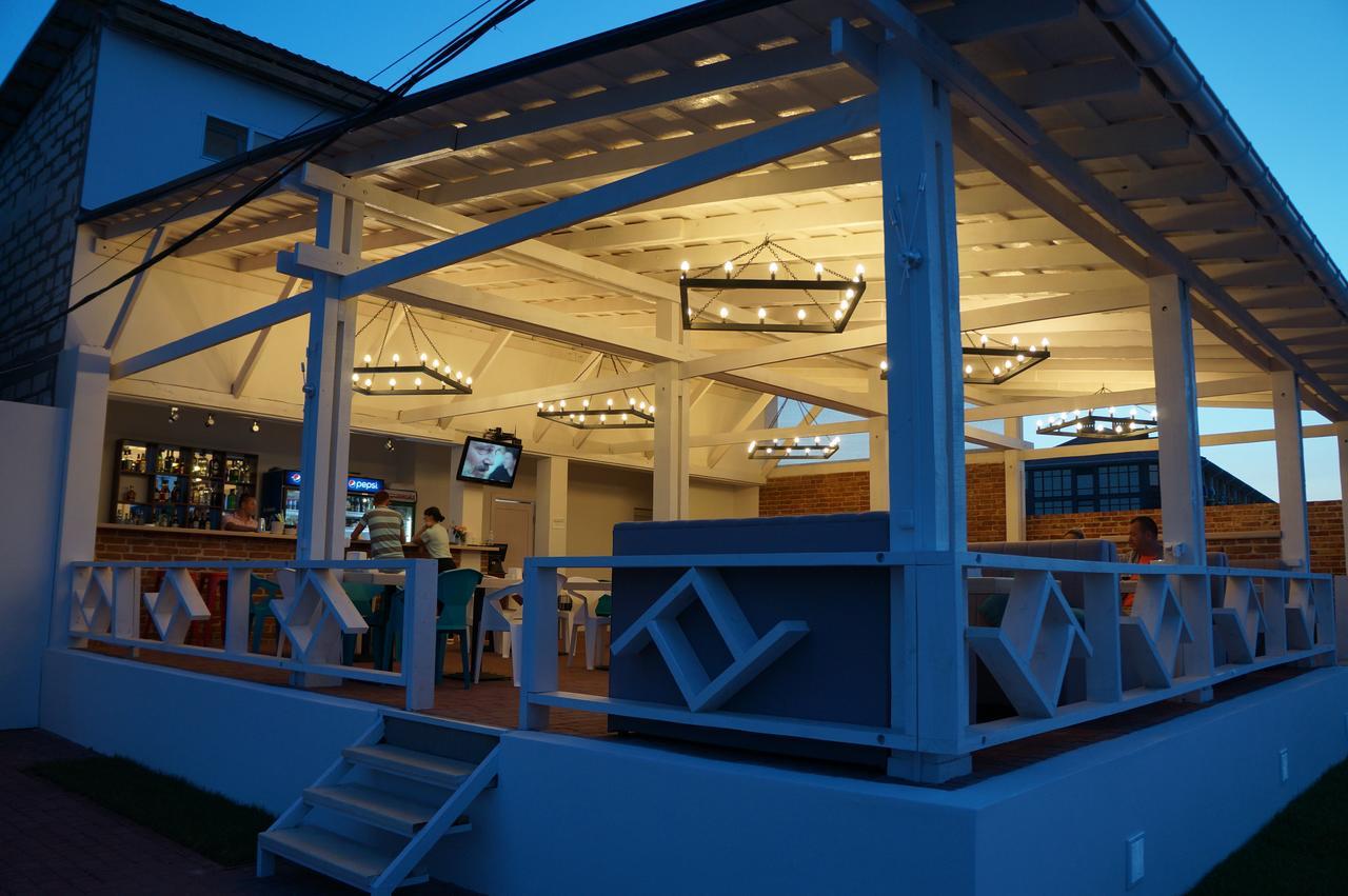 Family Hotel Happy Inn Zatoka Extérieur photo
