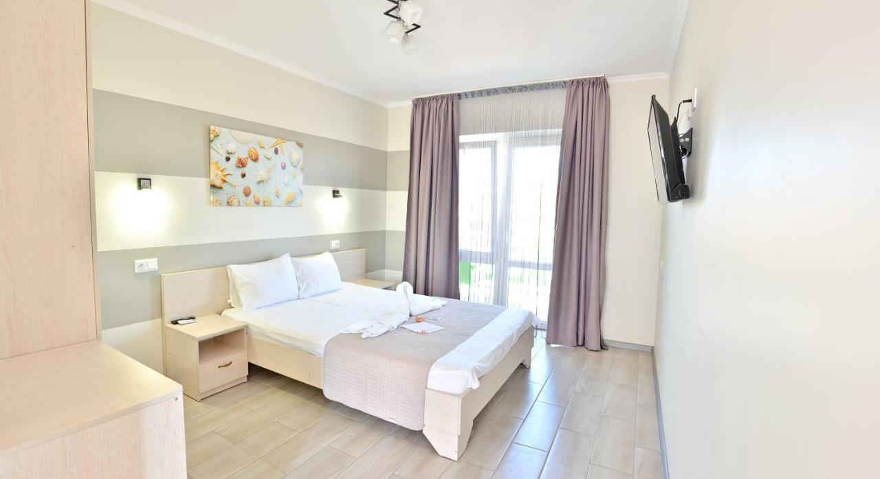 Family Hotel Happy Inn Zatoka Extérieur photo